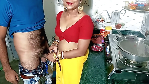 A cooking session for a boudi girl and handjob in our video