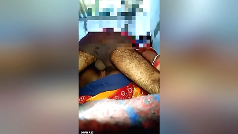 Indian babe cums for the cameras with her hairy snatch