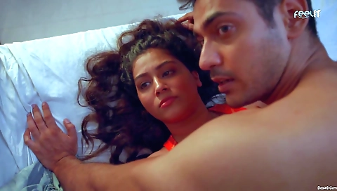 Amateur brunette is doing a little bit of what makes her horny